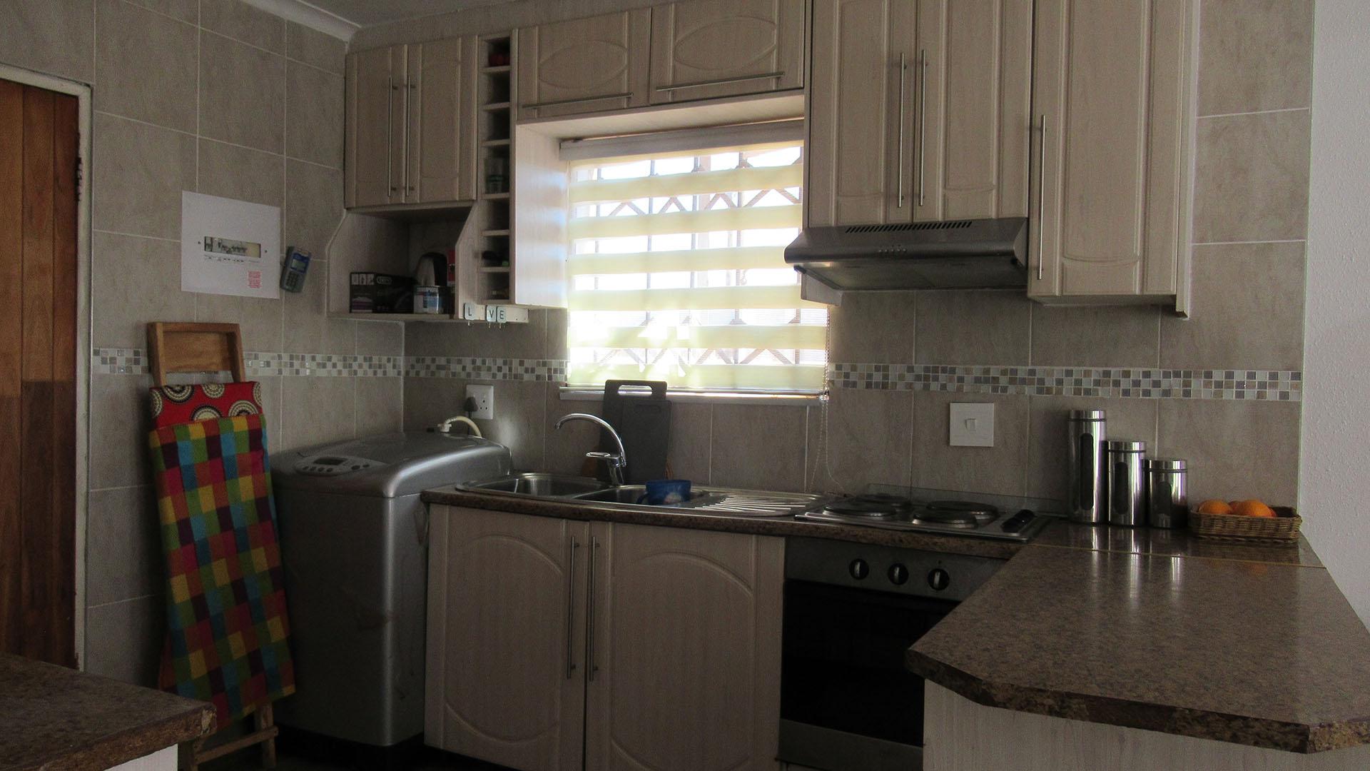 Kitchen - 6 square meters of property in Protea Glen