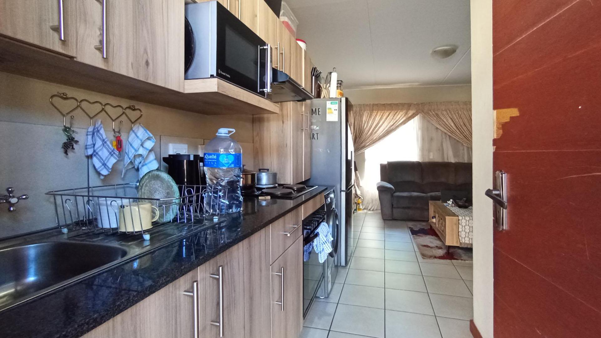 Kitchen - 3 square meters of property in Lotus Gardens