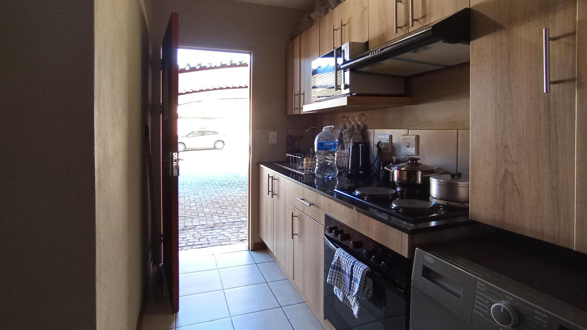 Kitchen - 3 square meters of property in Lotus Gardens