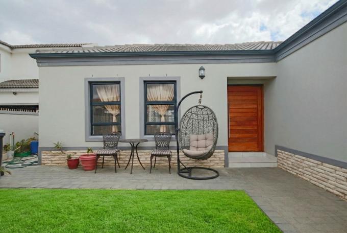 4 Bedroom House for Sale For Sale in Gordons Bay - MR708058