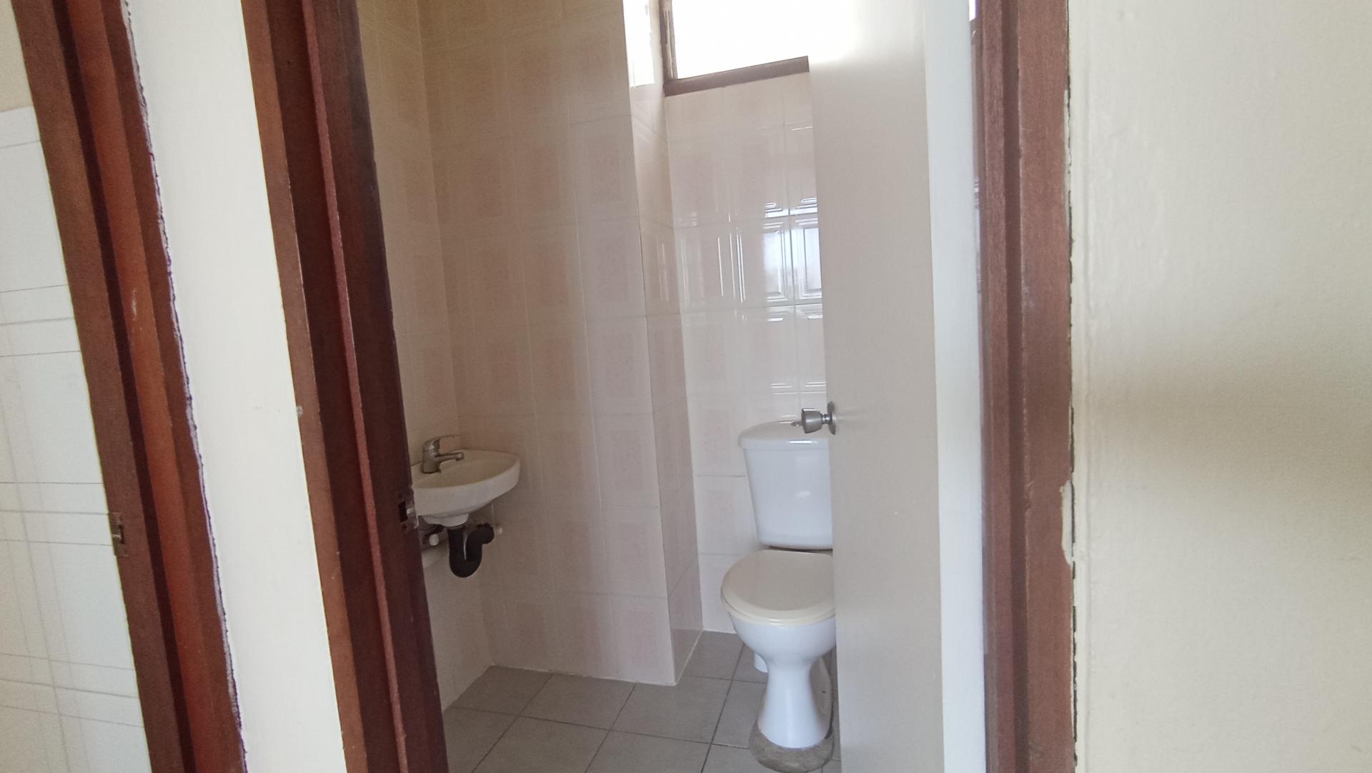 Bed Room 2 - 124 square meters of property in Pinetown 