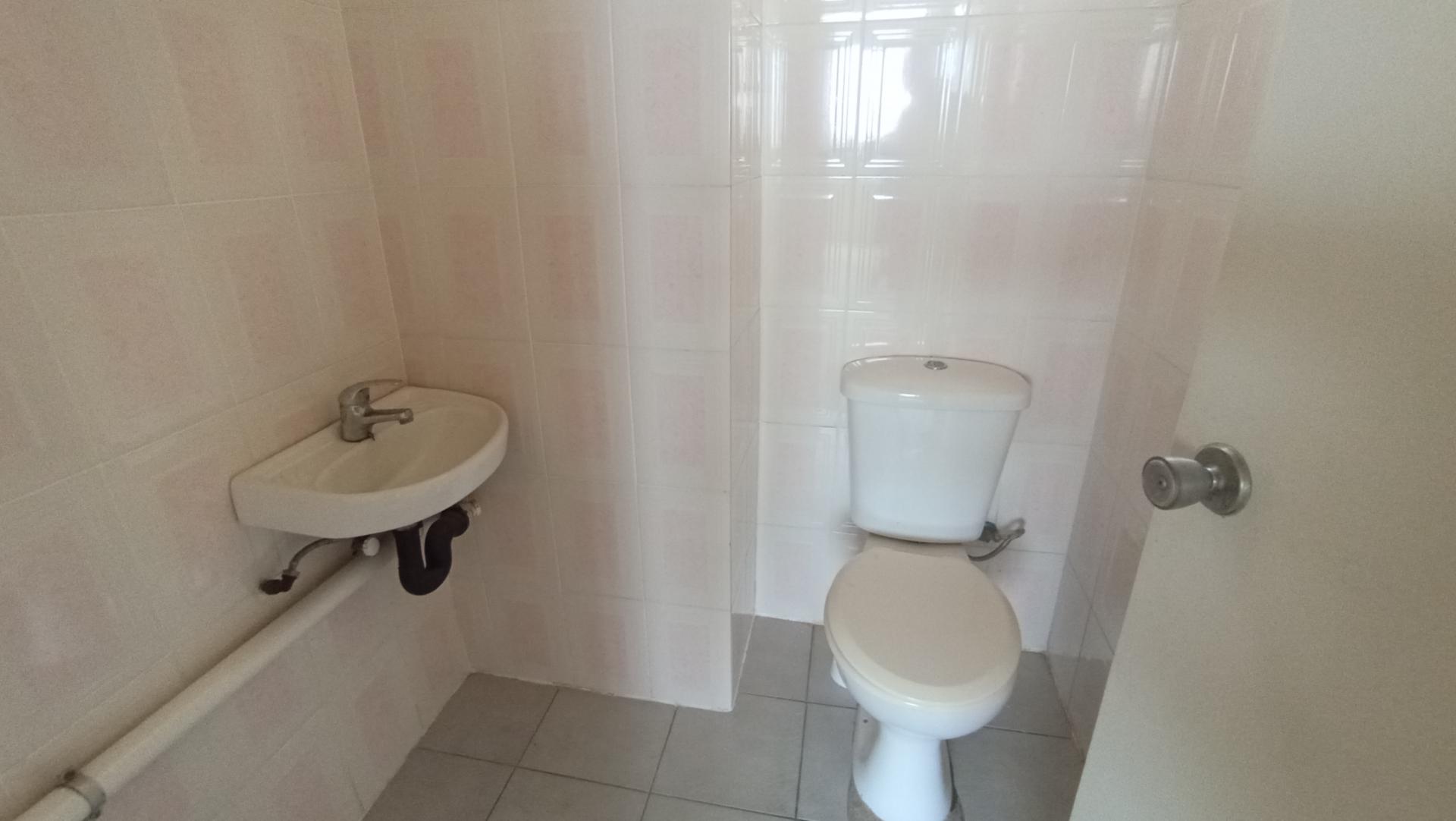 Bathroom 3+ of property in Pinetown 