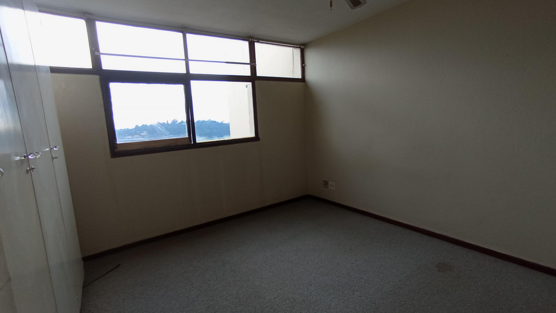 Main Bedroom - 19 square meters of property in Pinetown 