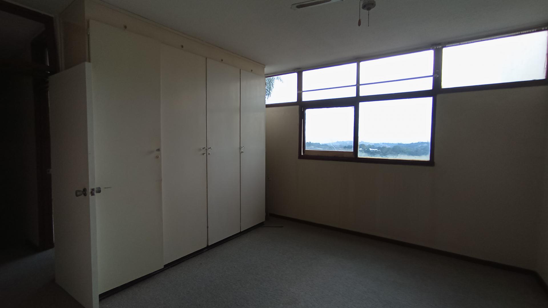 Main Bedroom - 19 square meters of property in Pinetown 