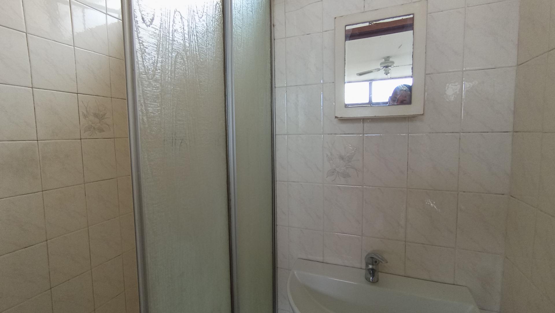 Main Bathroom - 3 square meters of property in Pinetown 