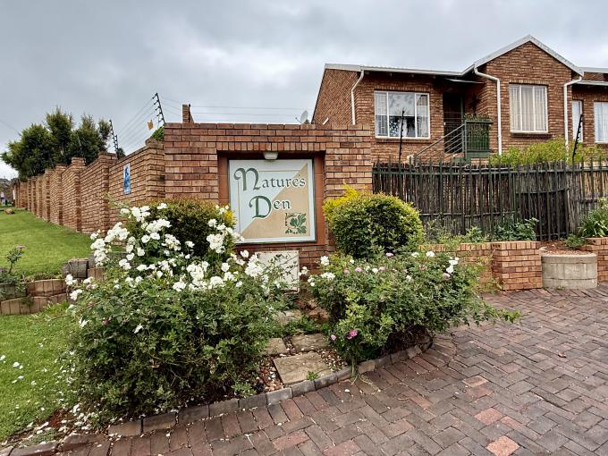 4 Bedroom Sectional Title for Sale For Sale in Helderkruin - MR708071