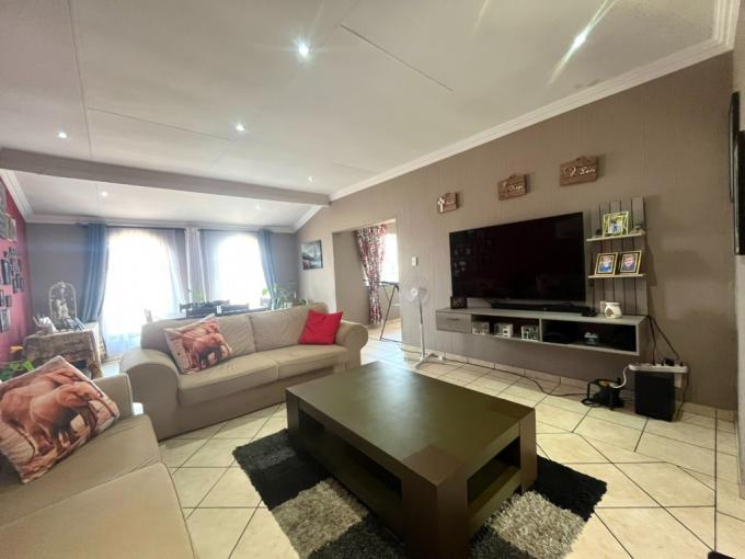 2 Bedroom Simplex for Sale For Sale in New Redruth - MR708120