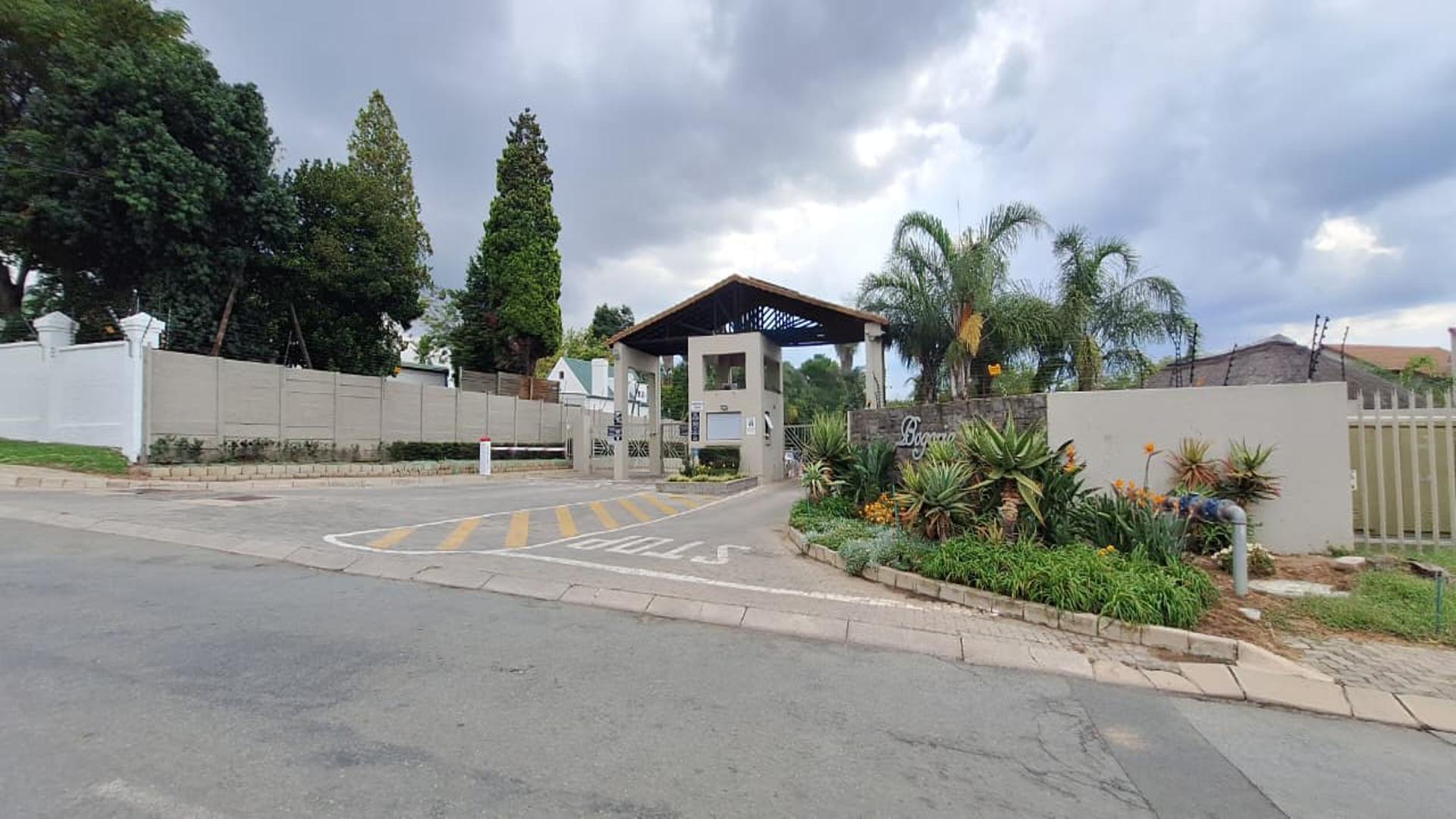 Front View of property in Paulshof