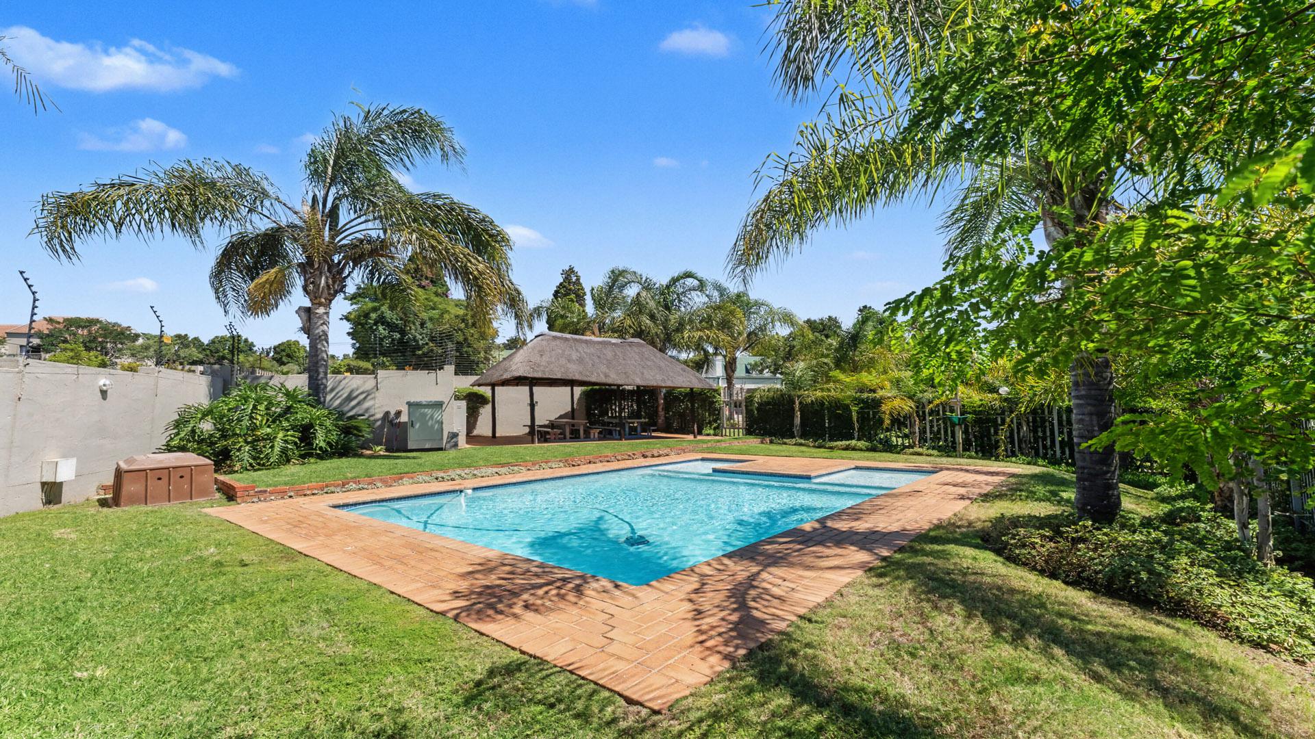 Swimming Pool of property in Paulshof