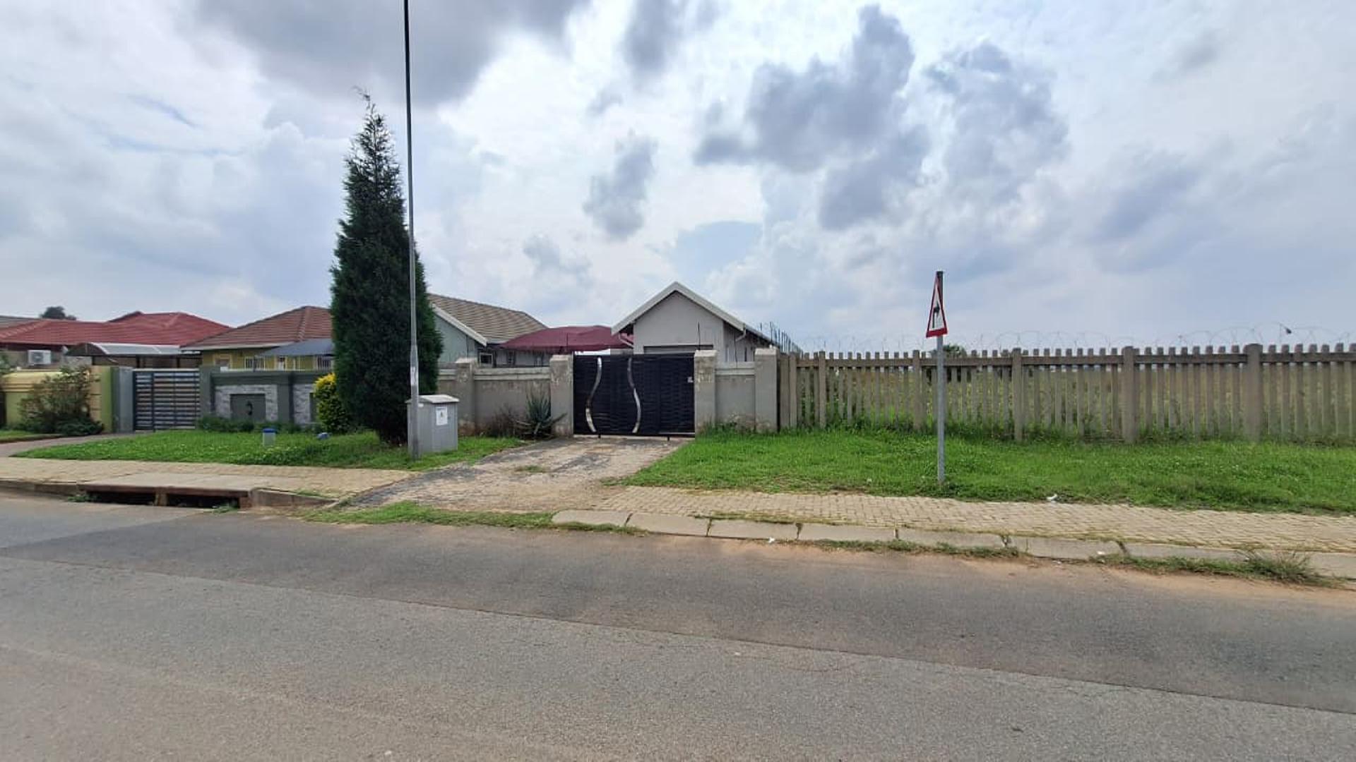 Front View of property in Salfin