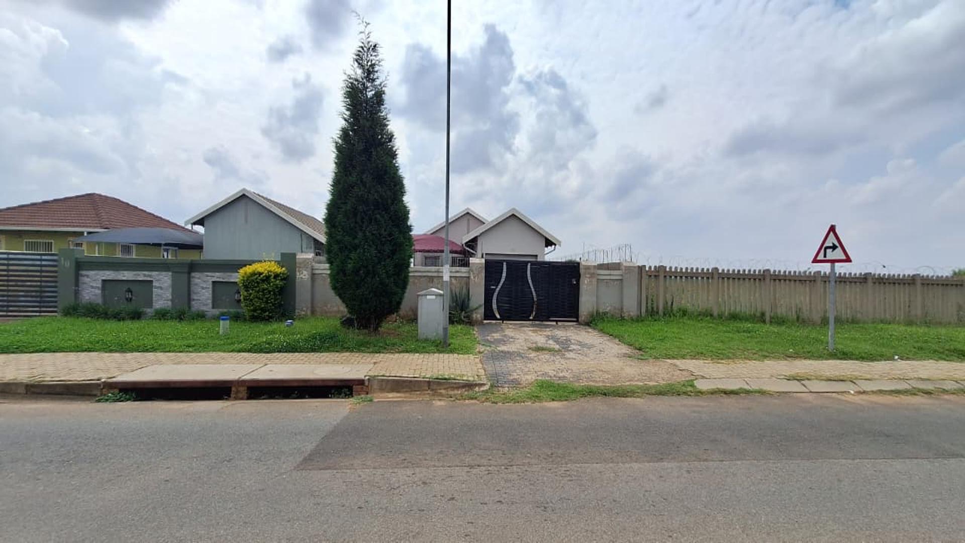 Front View of property in Salfin