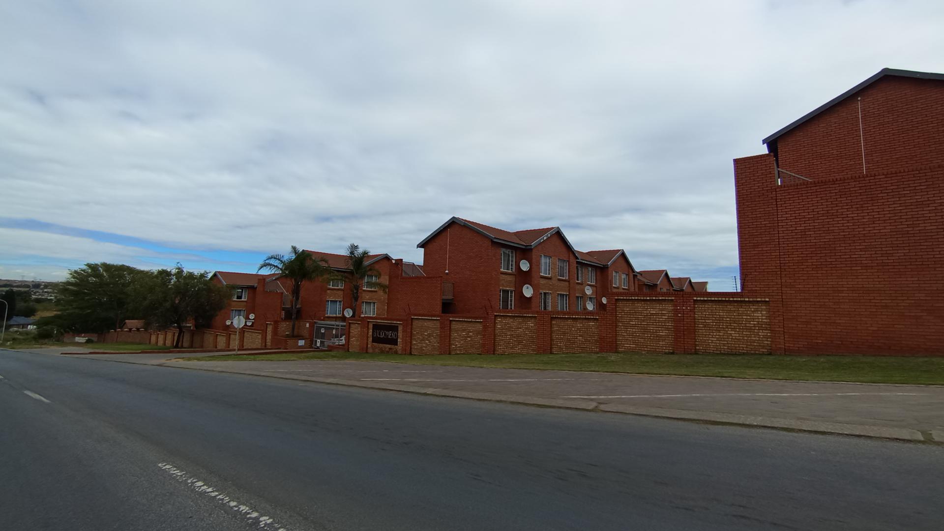 Front View of property in The Reeds