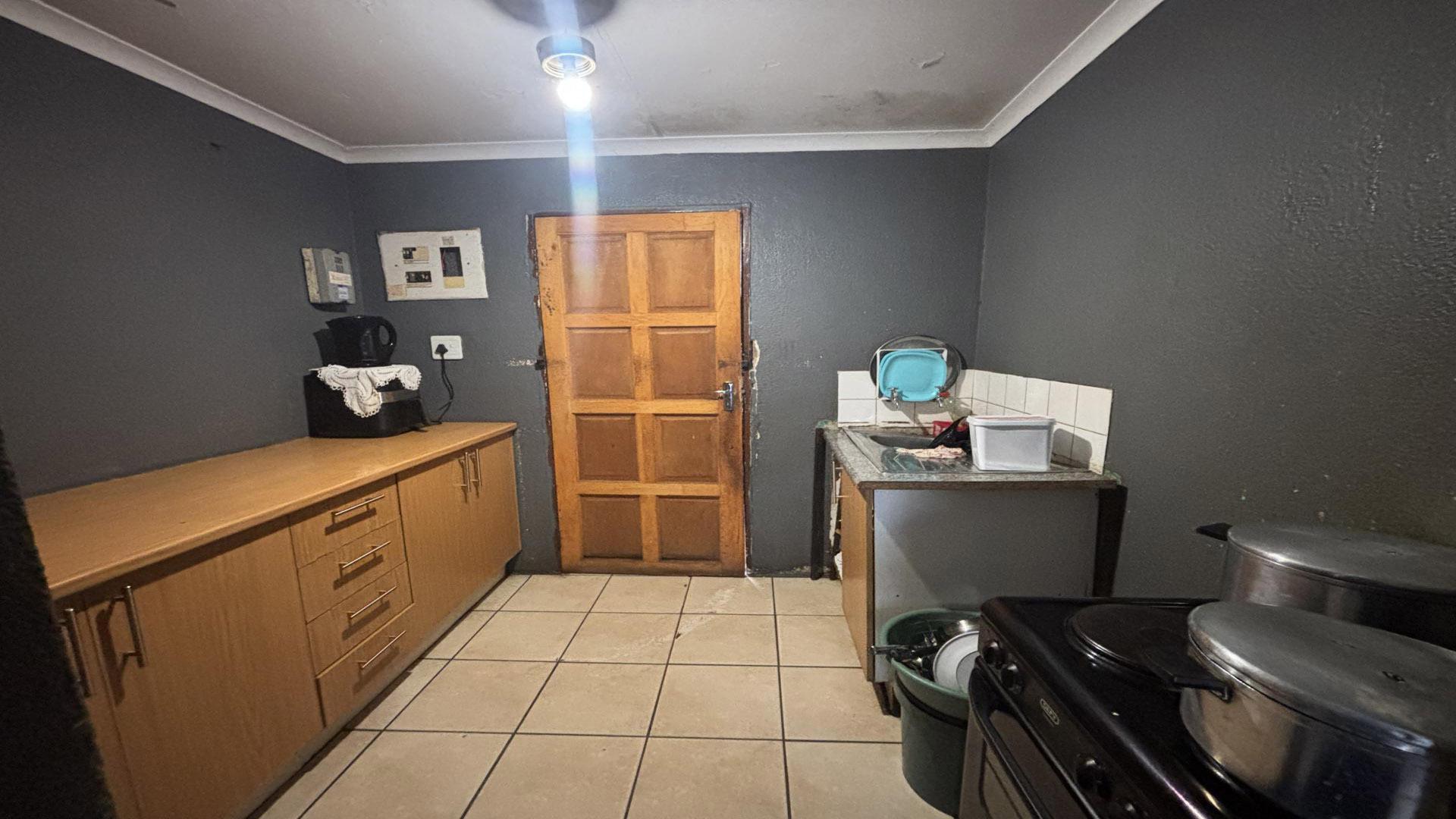 Kitchen of property in Finsbury