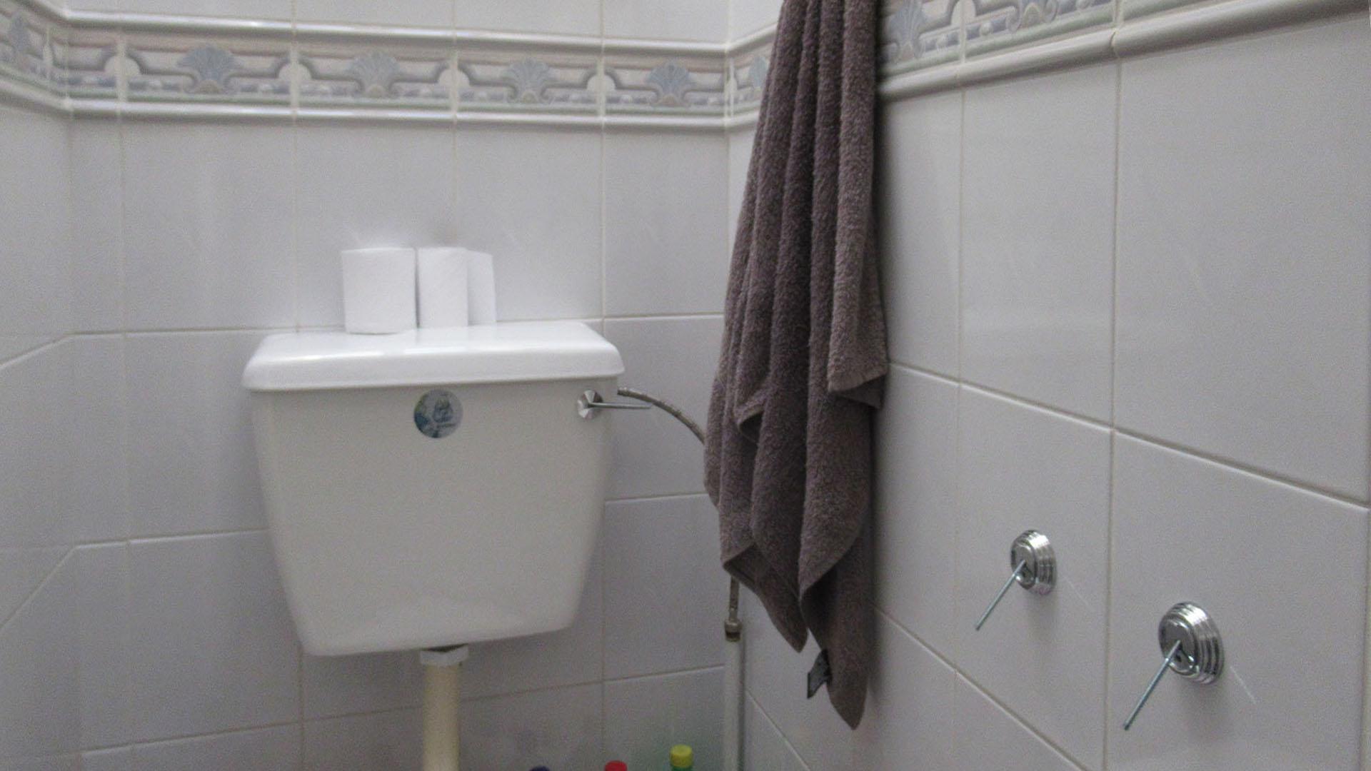 Bathroom 1 - 3 square meters of property in The Hill