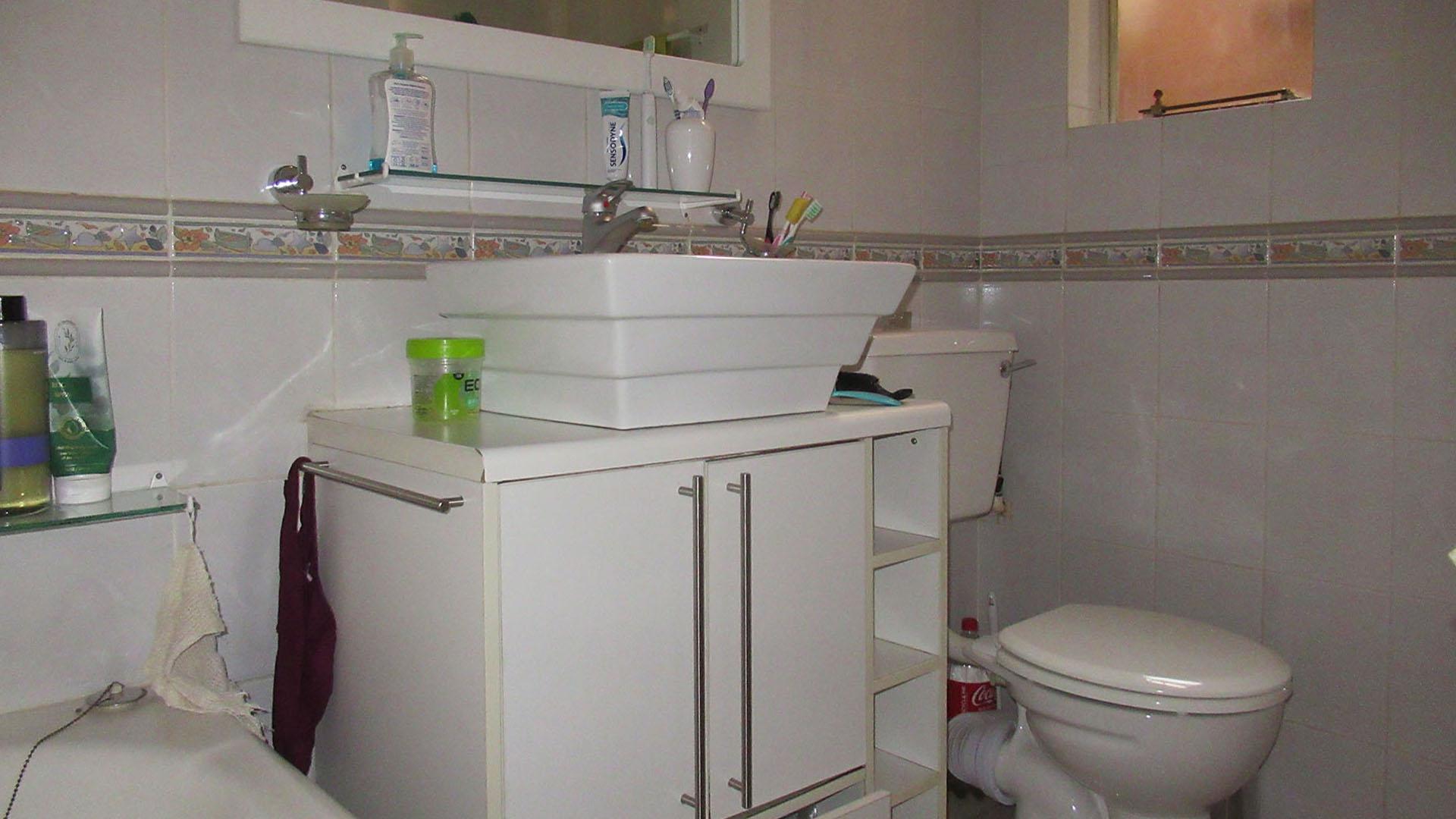 Bathroom 2 - 4 square meters of property in The Hill