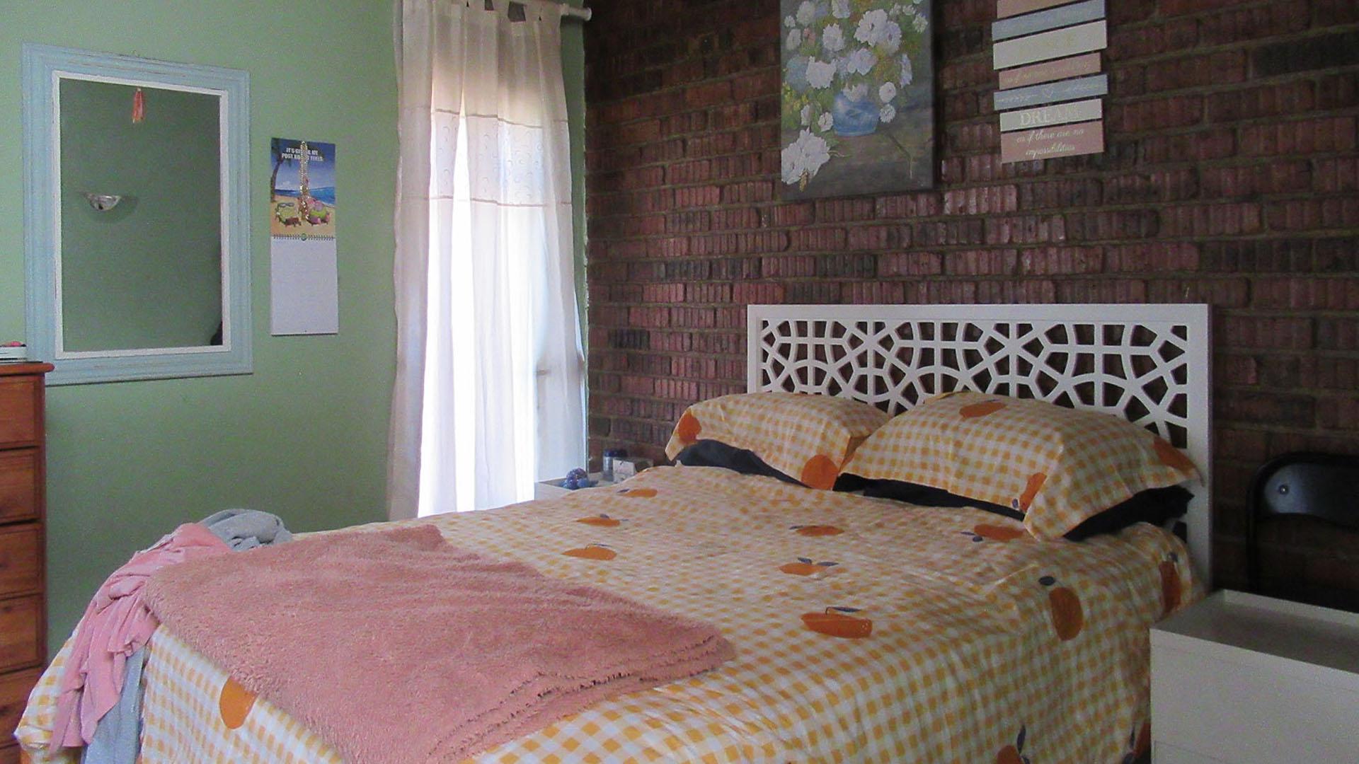 Bed Room 3 - 11 square meters of property in The Hill