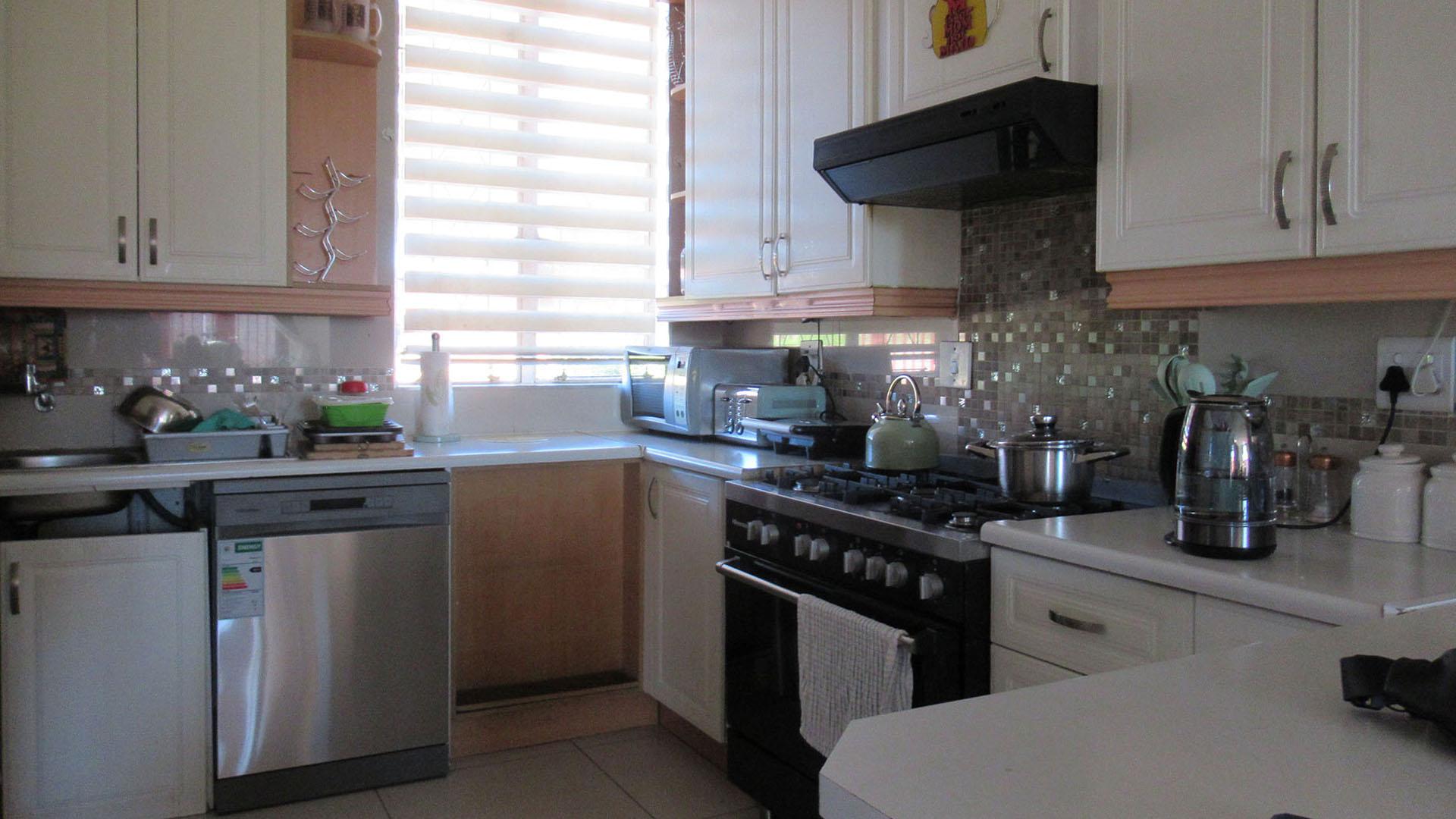 Kitchen - 7 square meters of property in The Hill