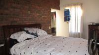 Bed Room 1 - 14 square meters of property in The Hill