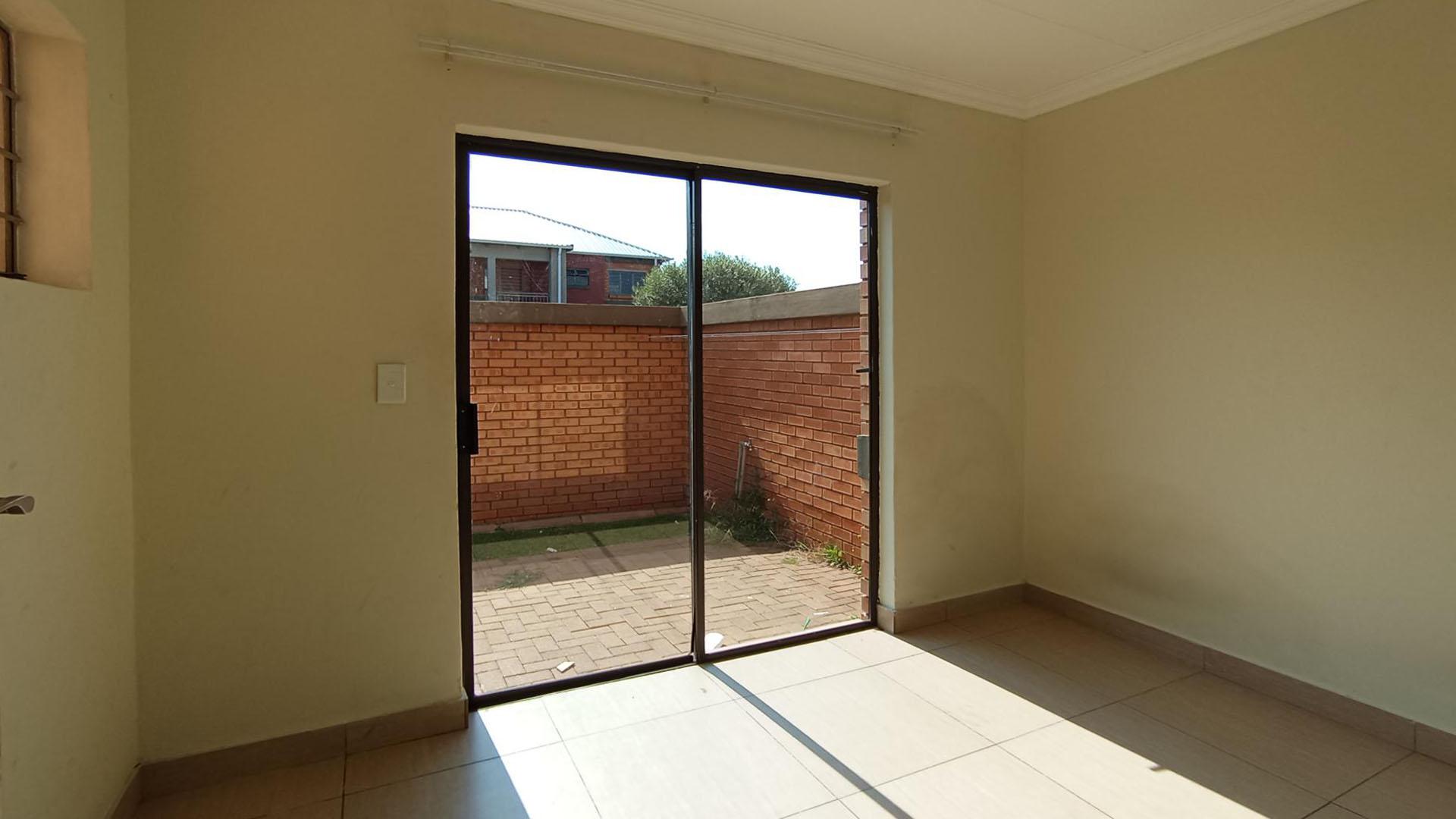 Dining Room - 10 square meters of property in Andeon
