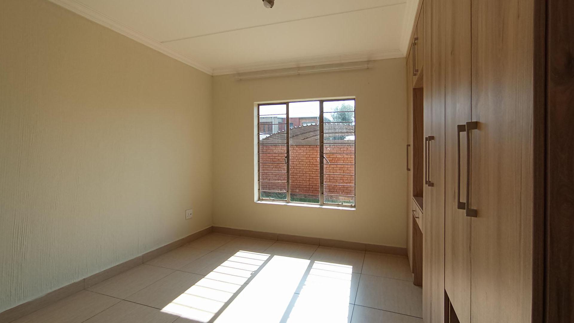 Main Bedroom - 3 square meters of property in Andeon