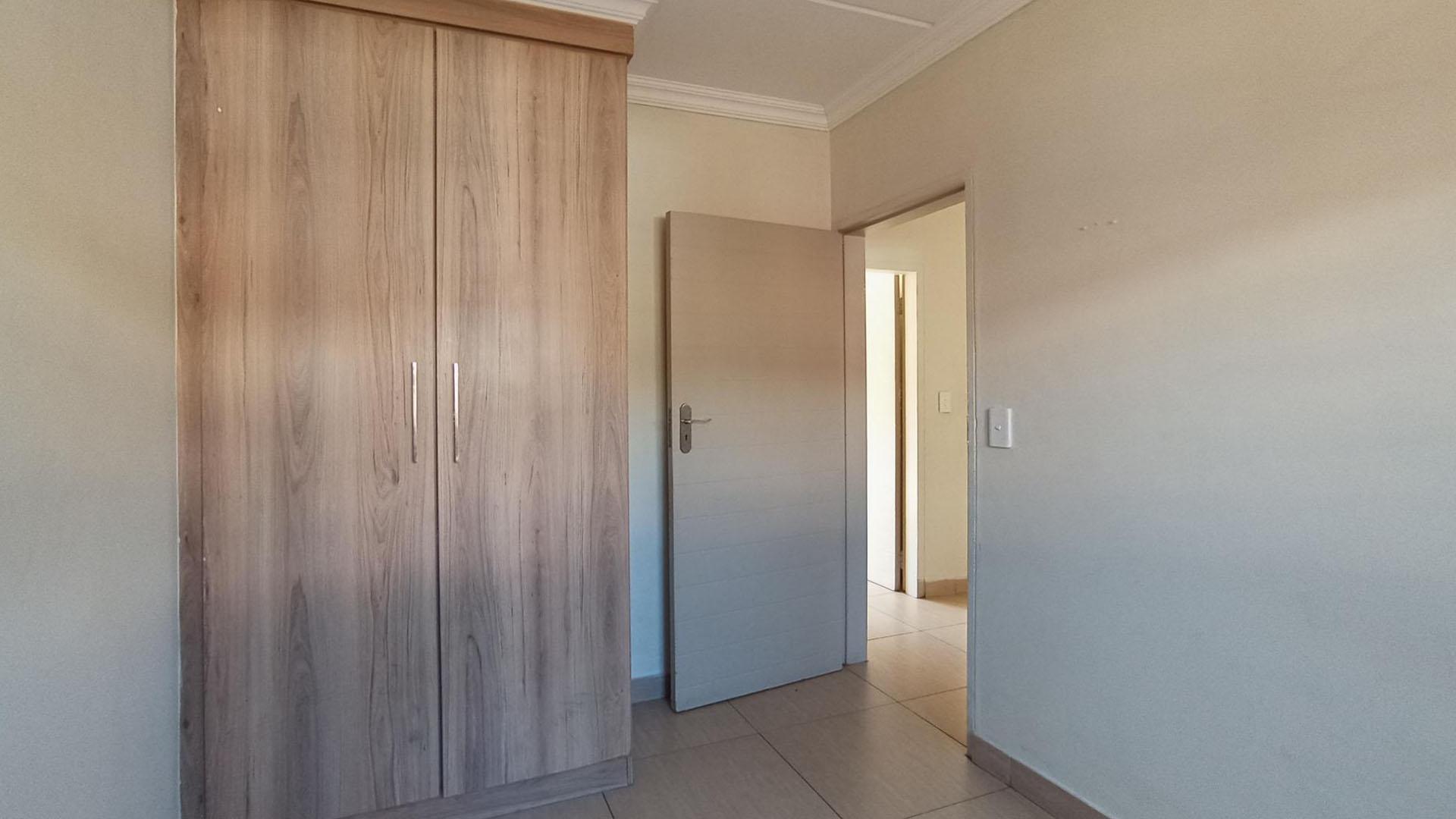 Bed Room 1 - 9 square meters of property in Andeon