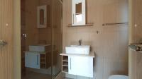 Main Bathroom - 15 square meters of property in Andeon