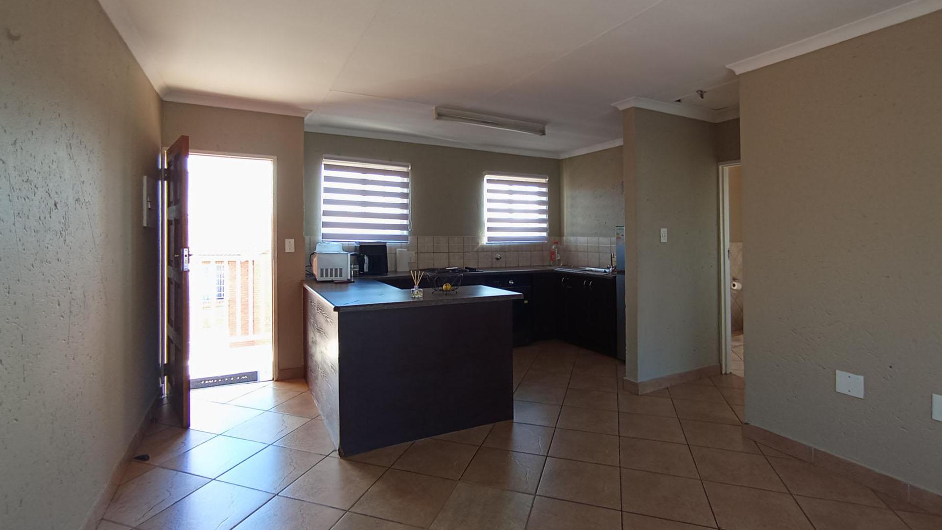 Lounges - 13 square meters of property in Centurion Central
