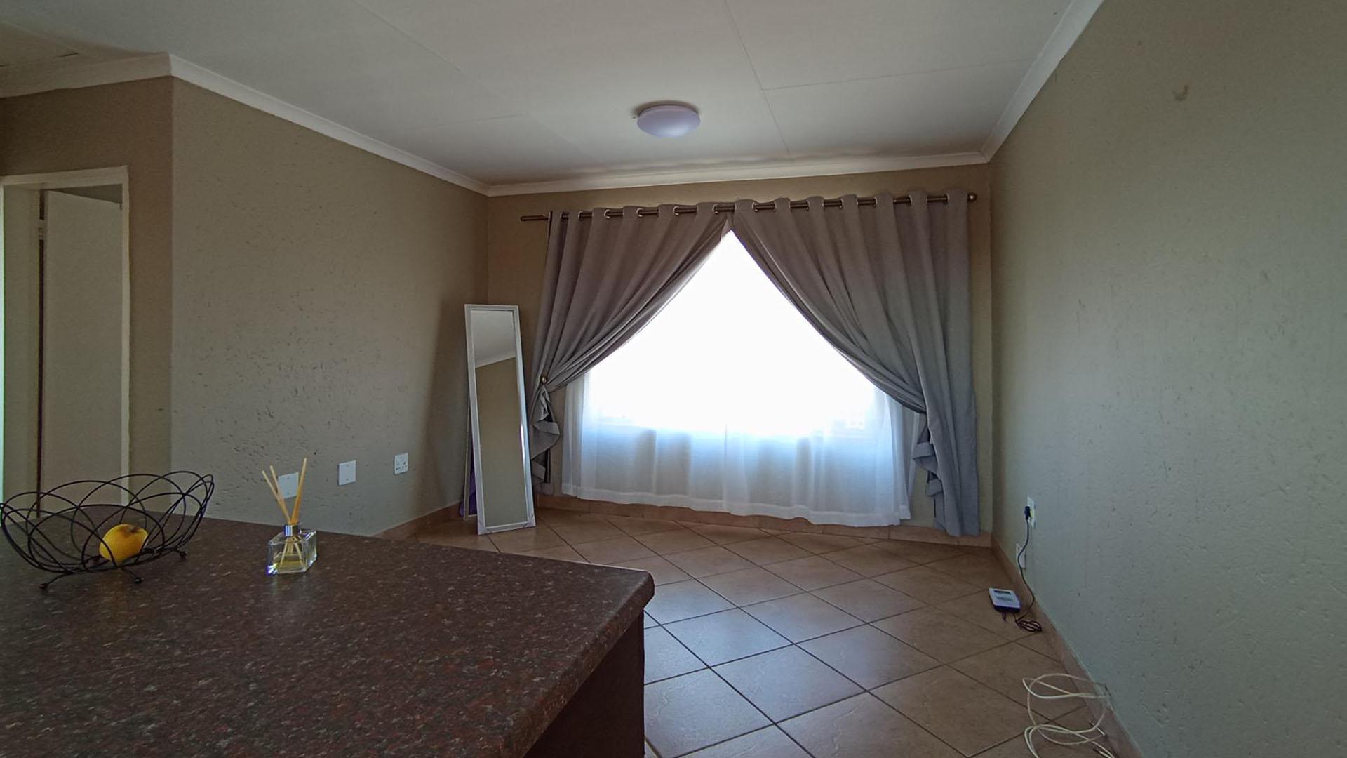 Lounges - 13 square meters of property in Centurion Central