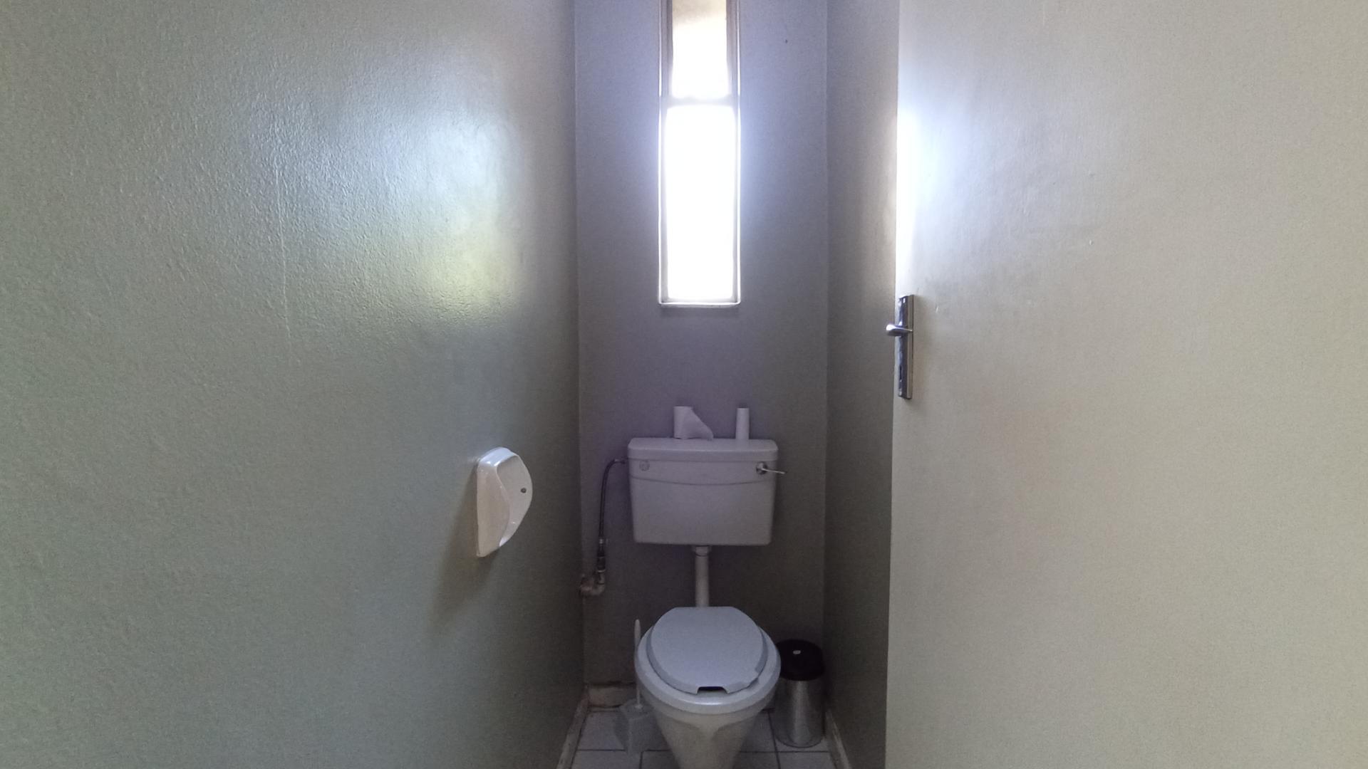 Bathroom 1 - 6 square meters of property in Sunnyside