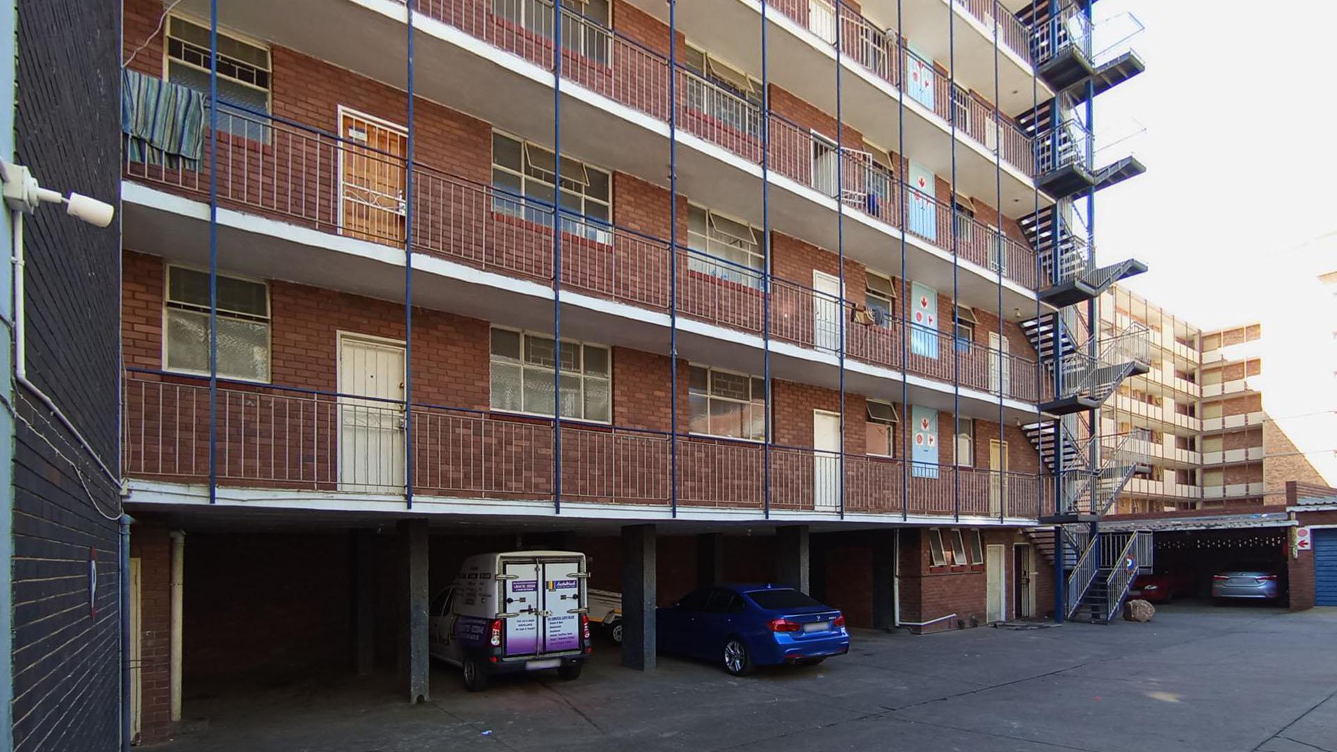 Front View of property in Sunnyside