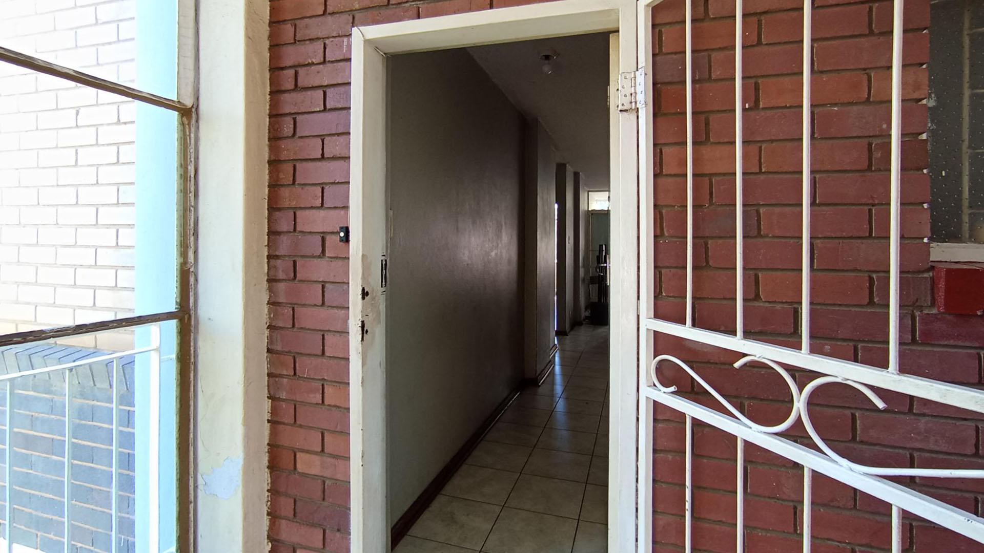 Front View of property in Sunnyside