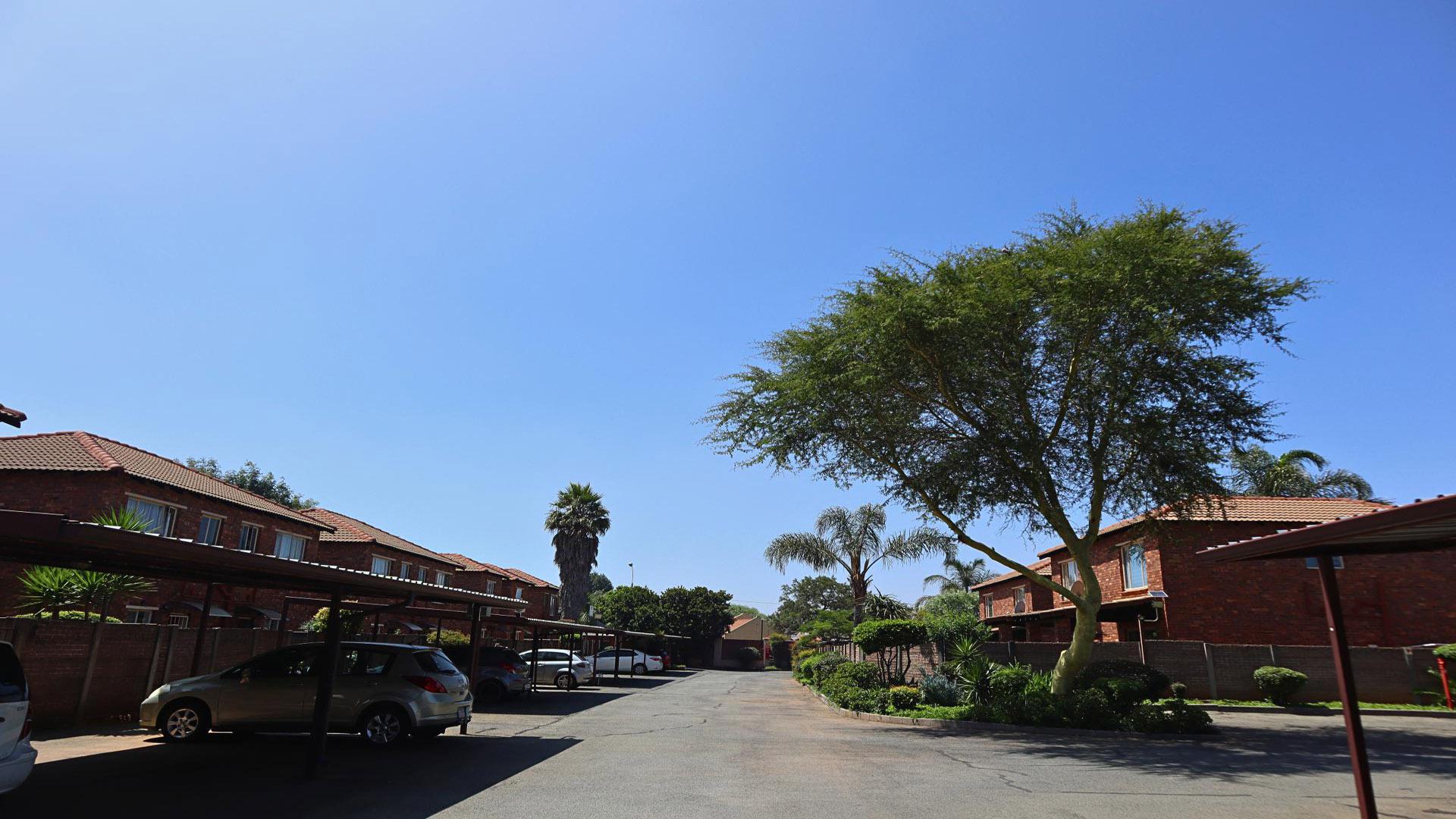 Carport  of property in Florida Glen