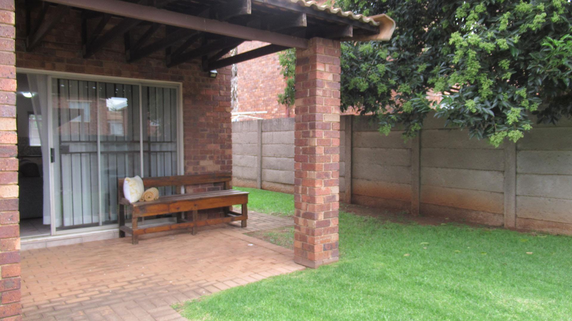 Front View of property in Florida Glen