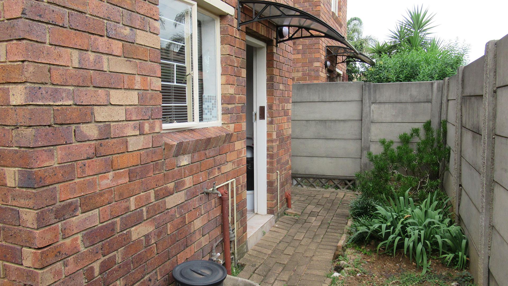 Backyard of property in Florida Glen