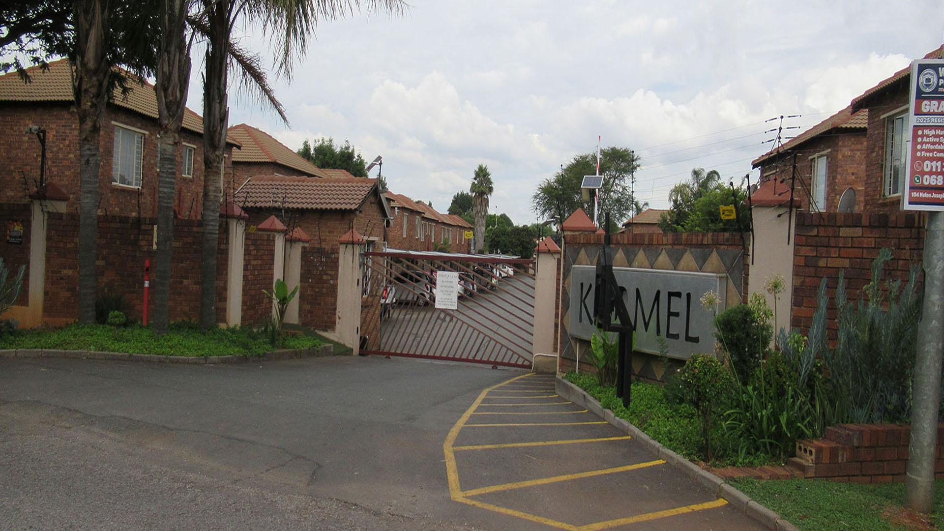 Front View of property in Florida Glen