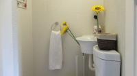 Guest Toilet - 2 square meters of property in Florida Glen
