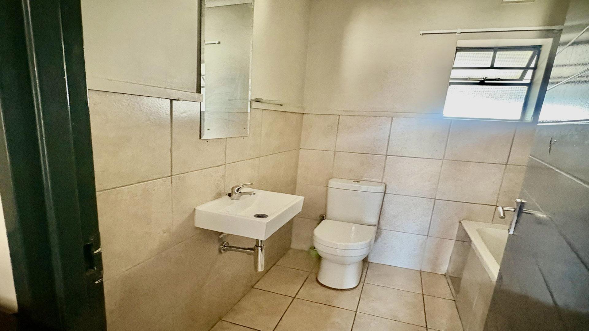 Bathroom 1 of property in Belhar