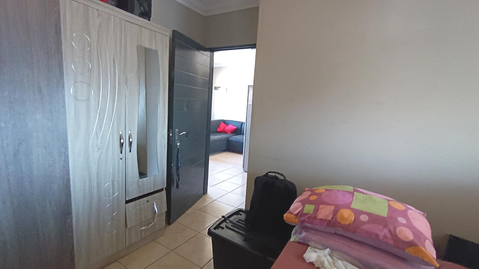 Bed Room 1 - 8 square meters of property in Belhar