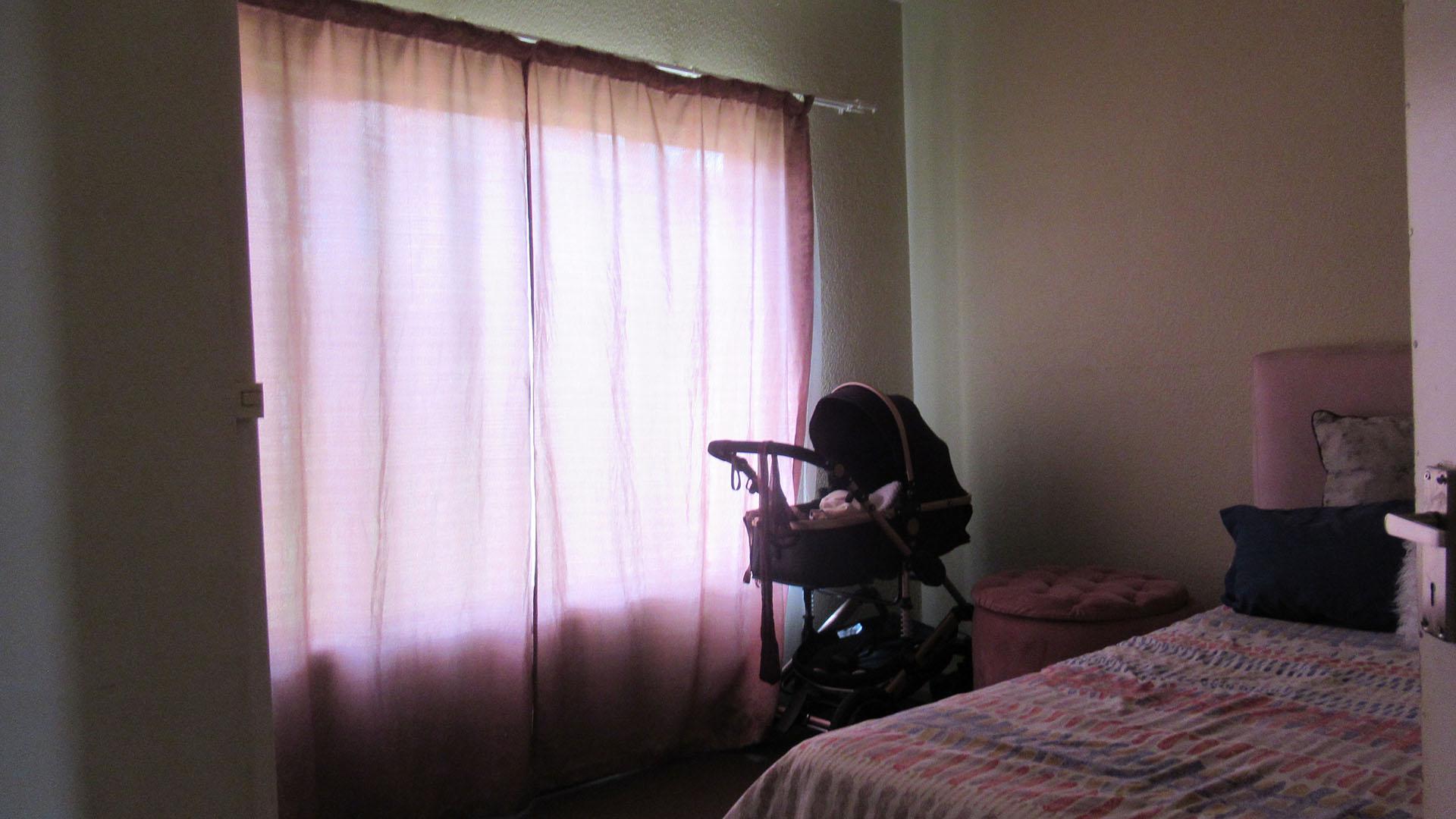 Bed Room 1 - 11 square meters of property in Groblerpark