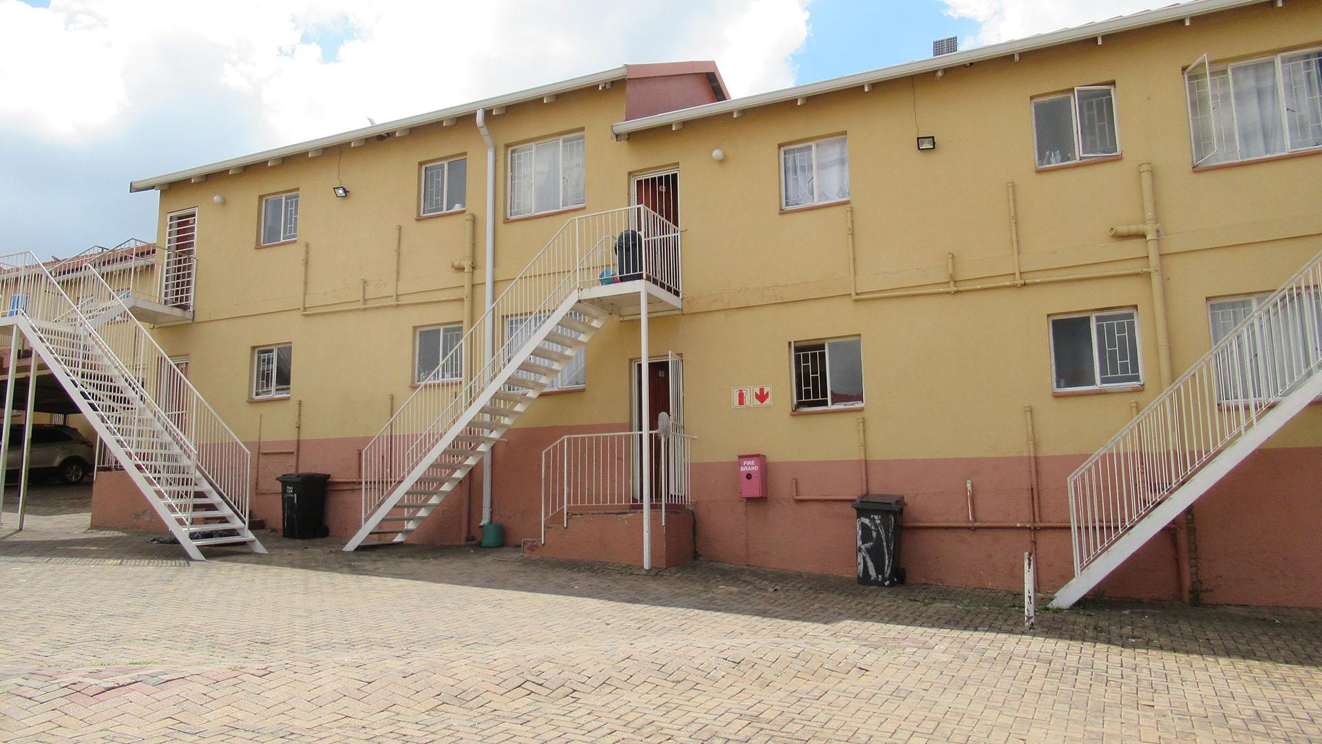 Front View of property in Groblerpark