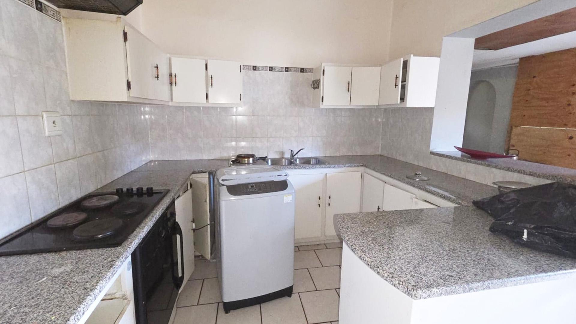Kitchen of property in Queenstown
