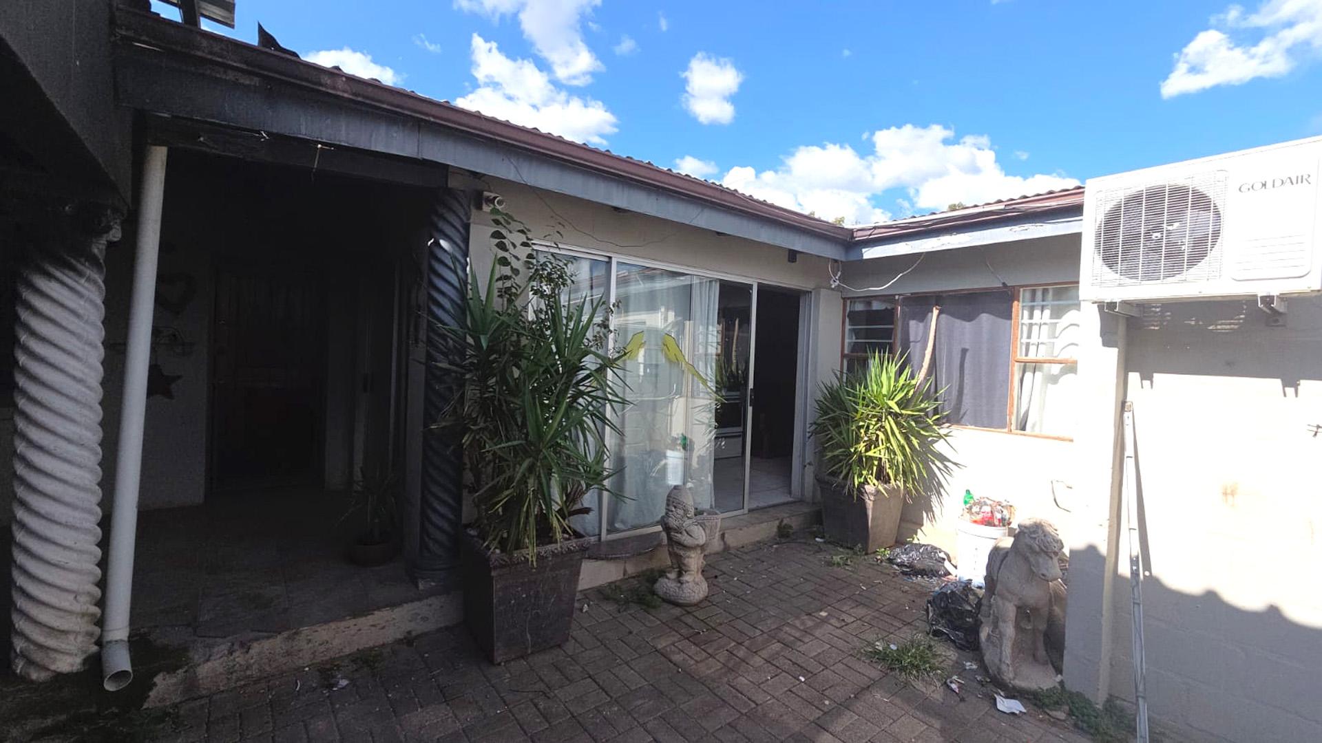 Backyard of property in Queenstown