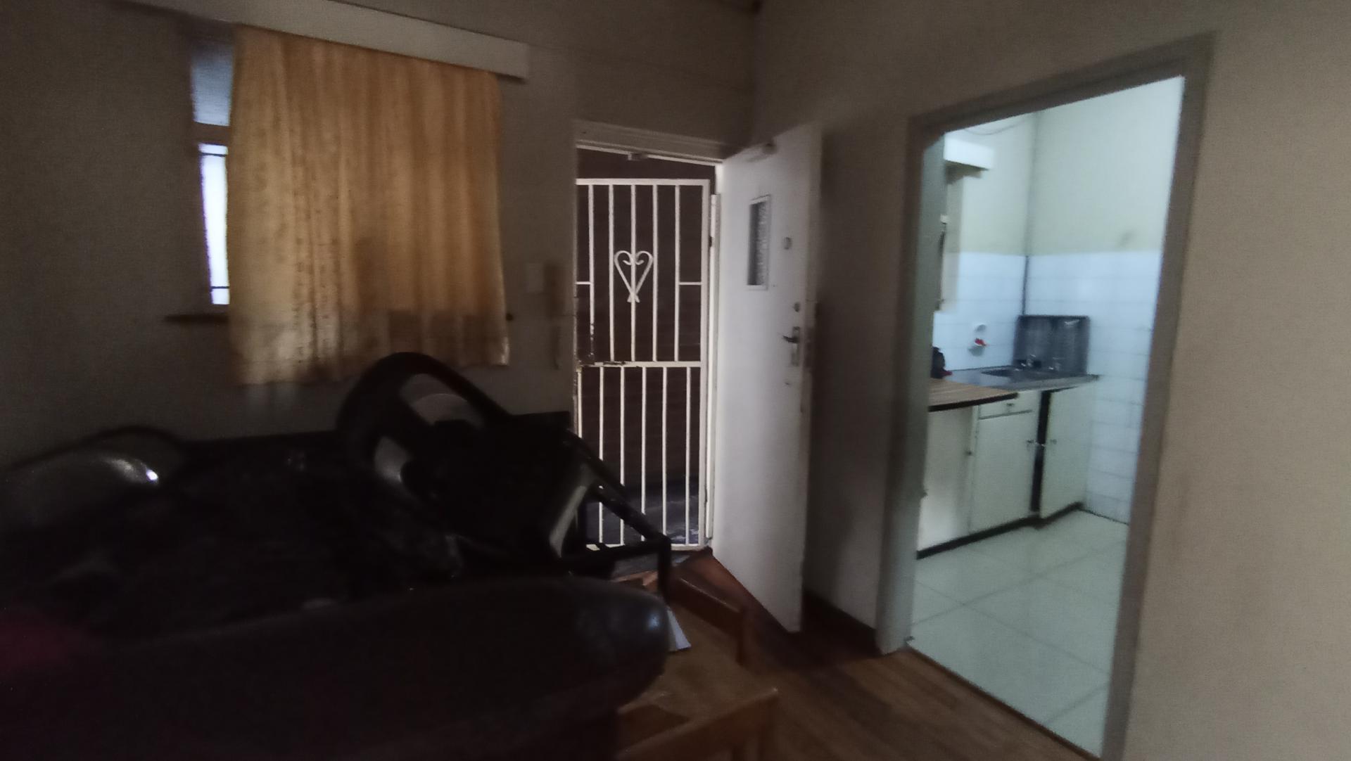 Lounges - 6 square meters of property in Bulwer (Dbn)