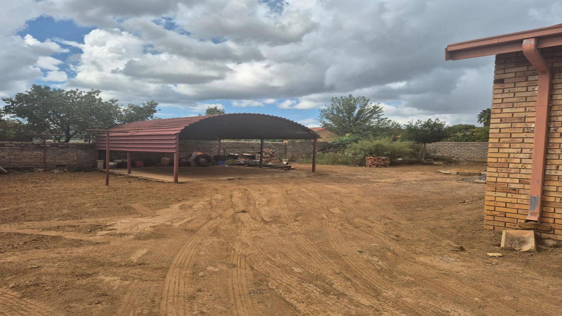 Carport  of property in Zeerust