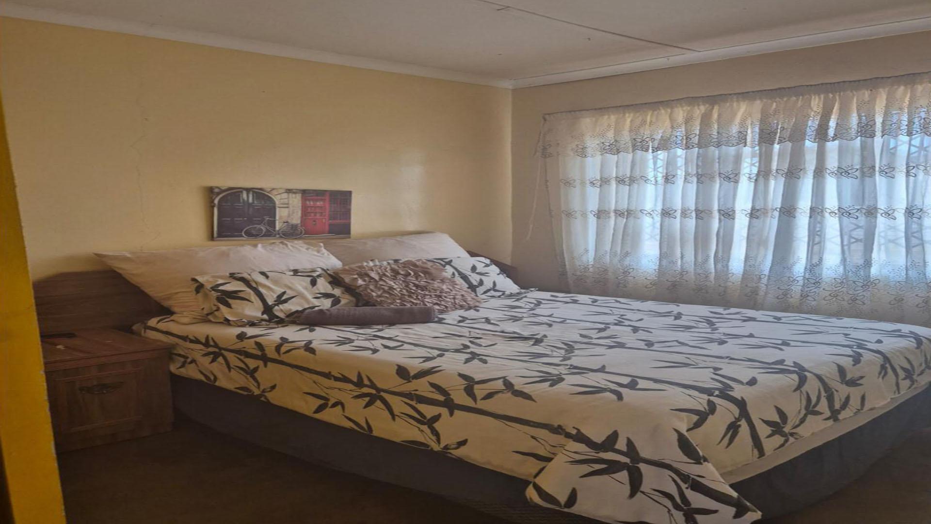 Bed Room 1 of property in Zeerust