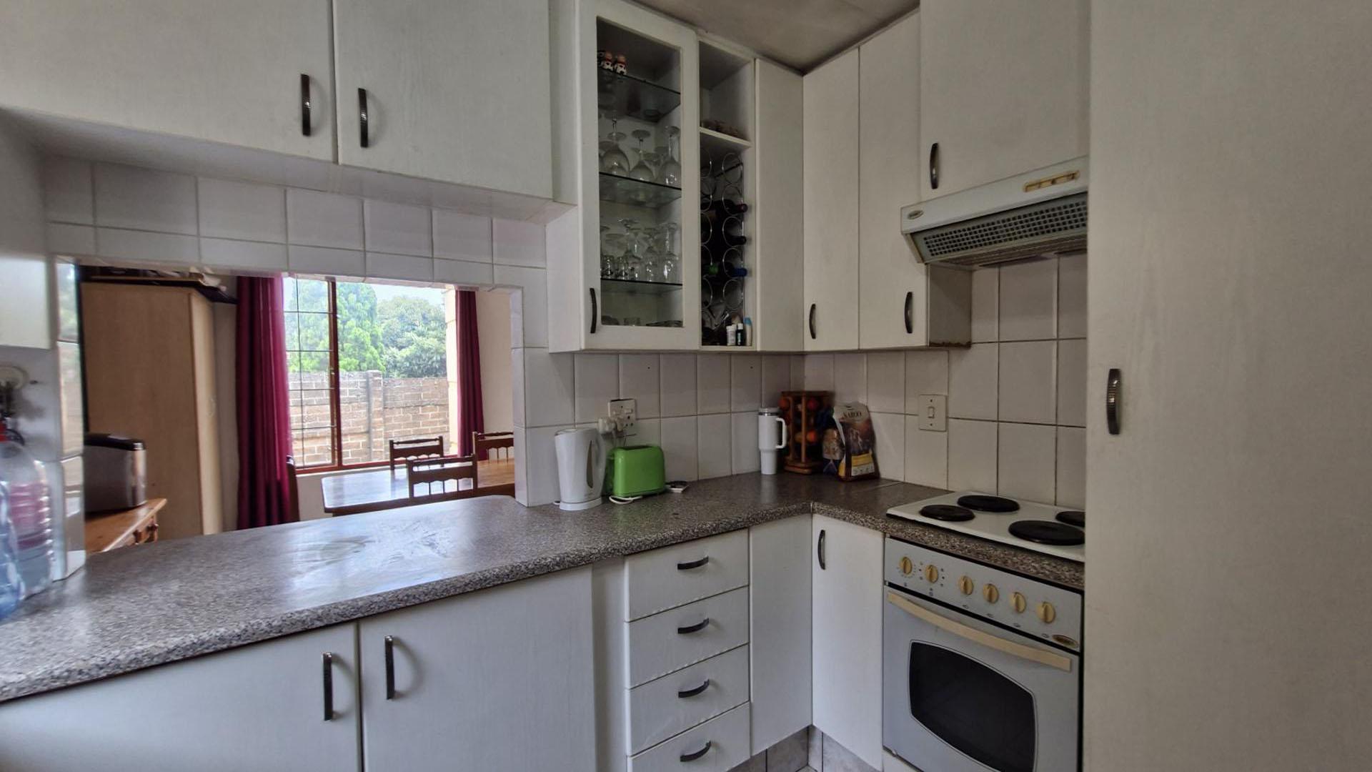 Kitchen of property in Barbeque Downs