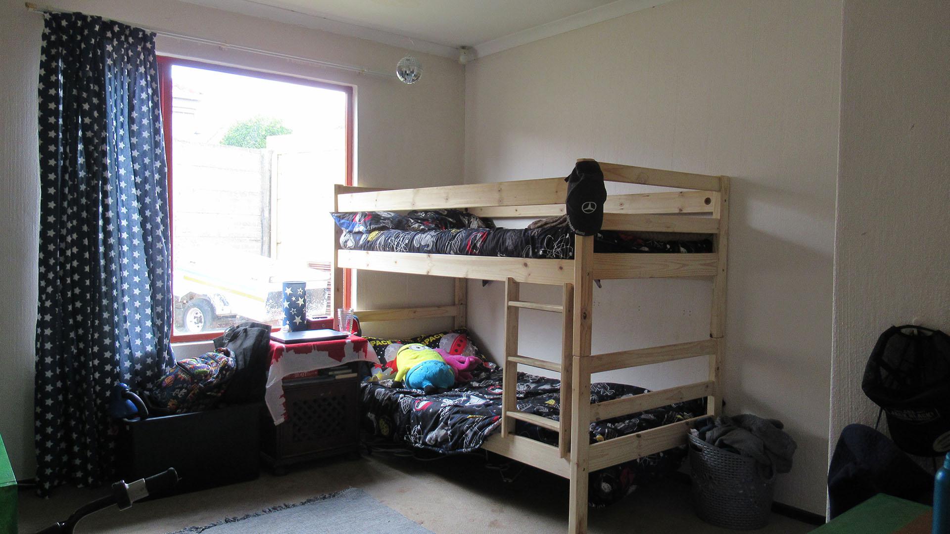 Bed Room 1 - 15 square meters of property in Barbeque Downs