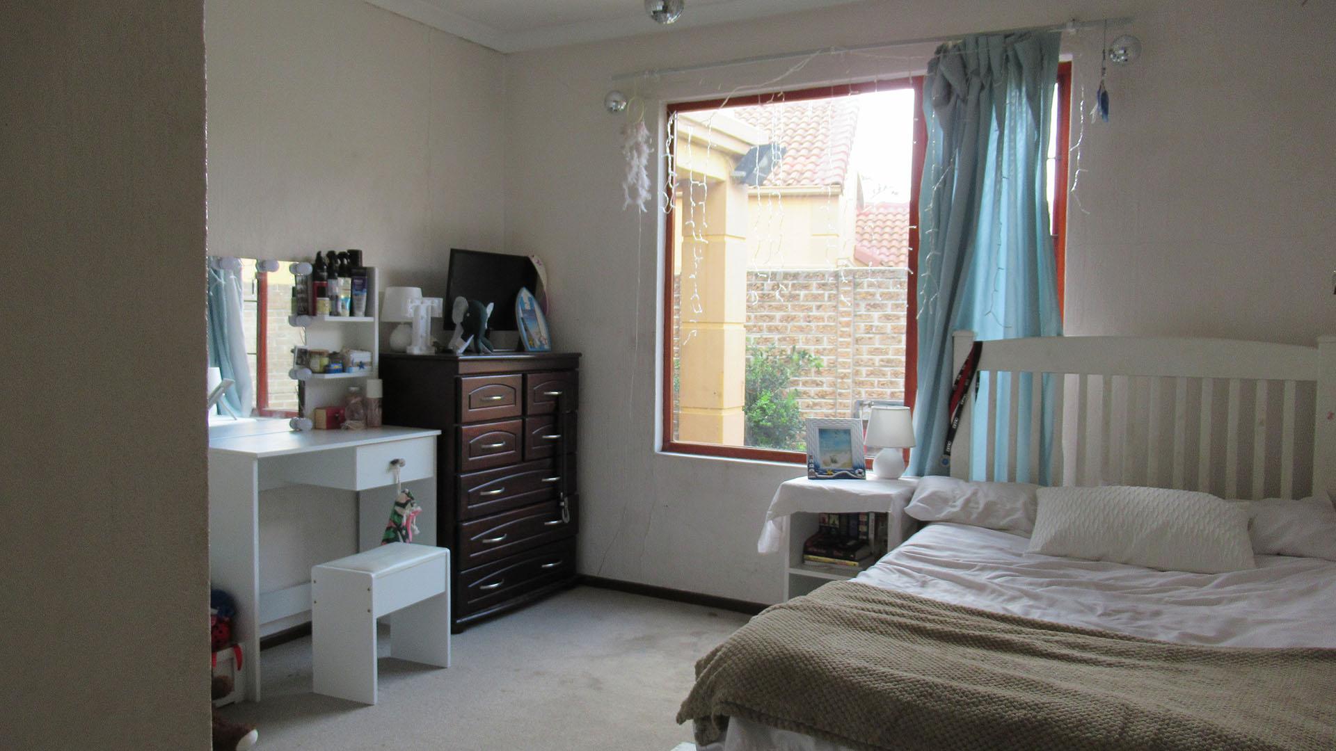 Bed Room 2 - 13 square meters of property in Barbeque Downs