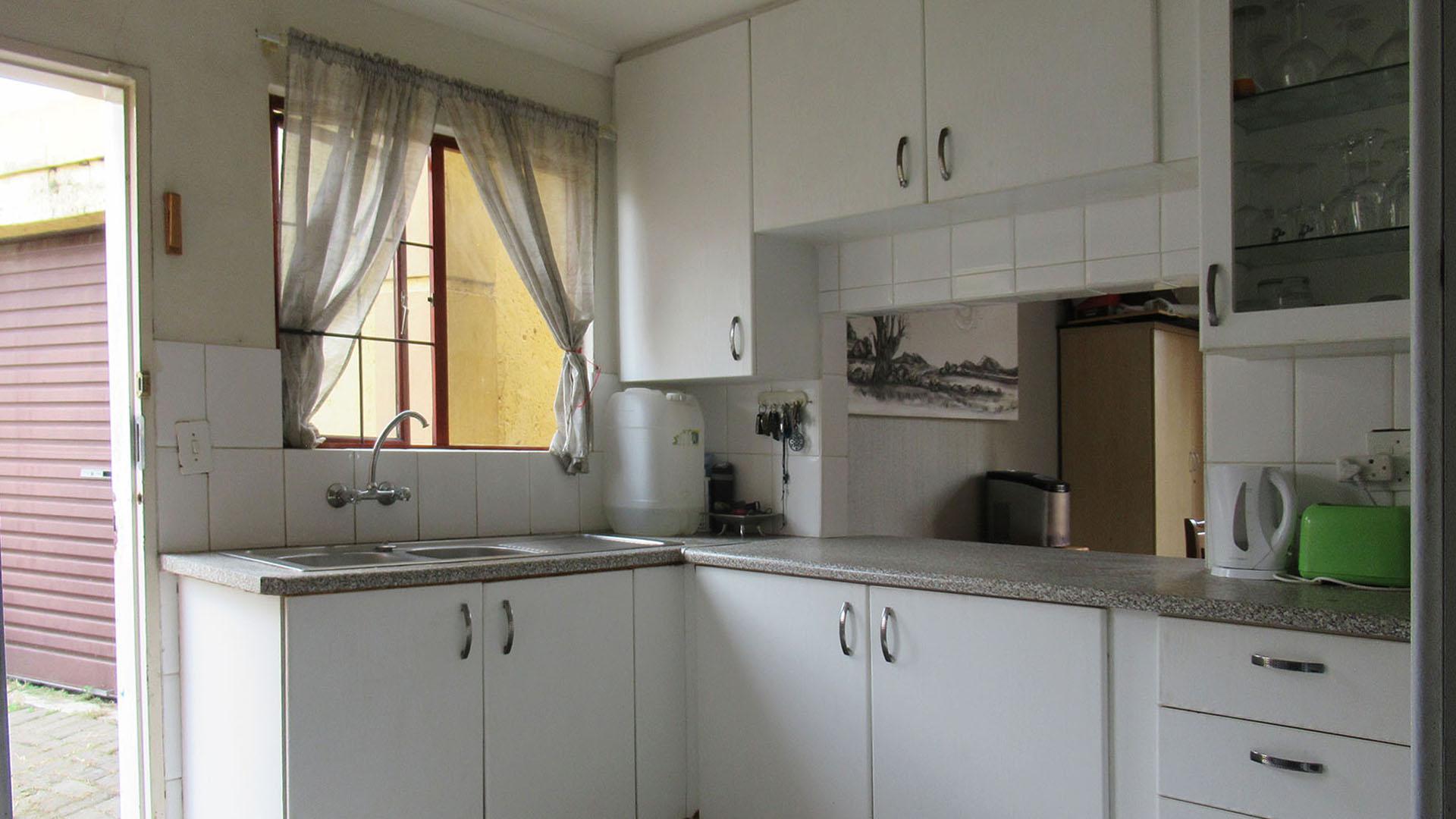 Kitchen - 13 square meters of property in Barbeque Downs