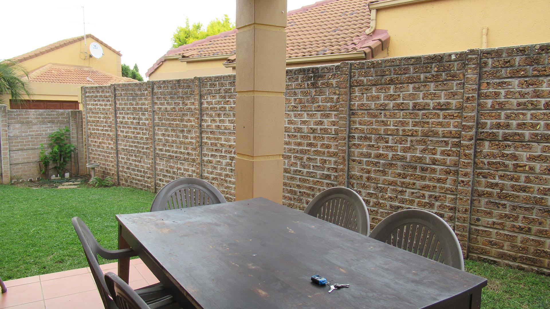 Patio - 12 square meters of property in Barbeque Downs